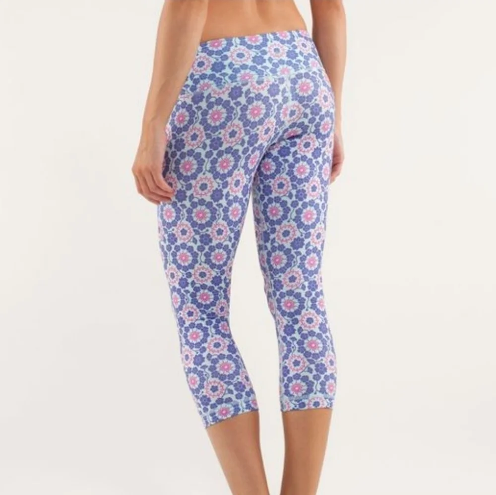Lululemon Wunder Under Cropped Twiggy Printed Power Purple/Aquamarine Size 8
